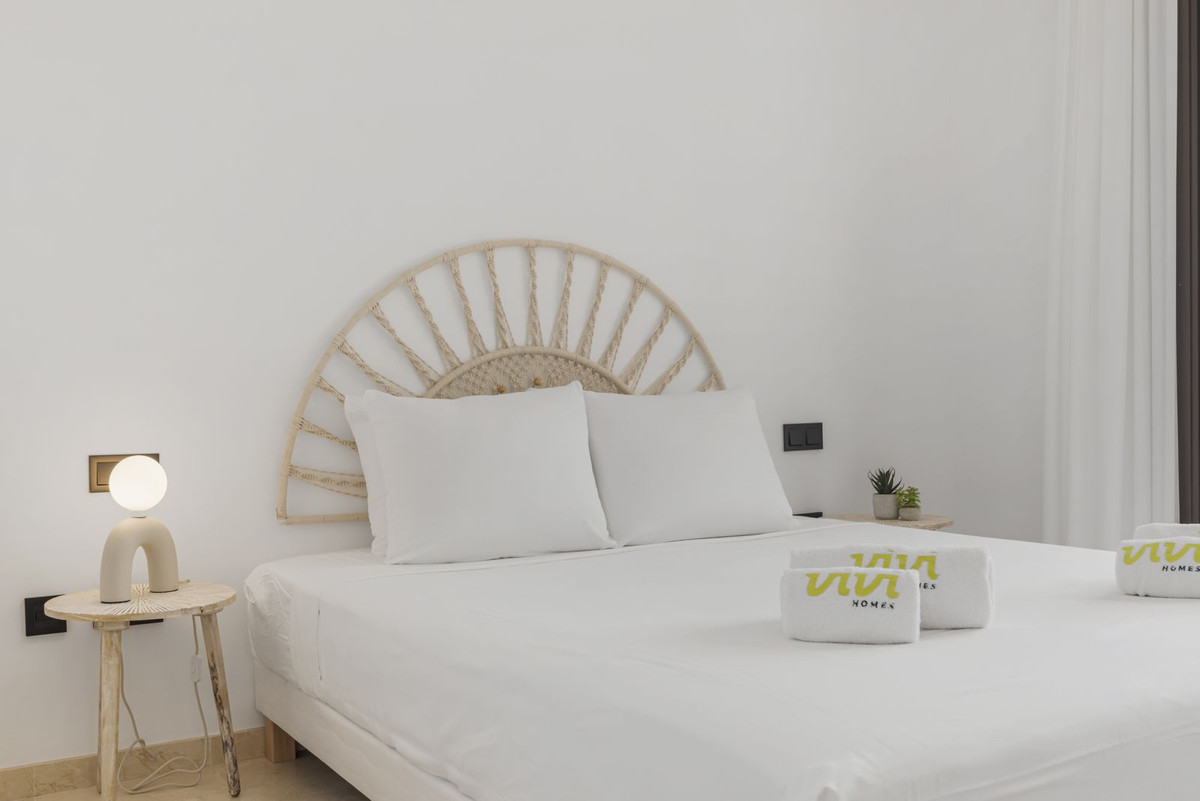 3-bedroom apartment with pool in Malaga, Spain – Photo 18