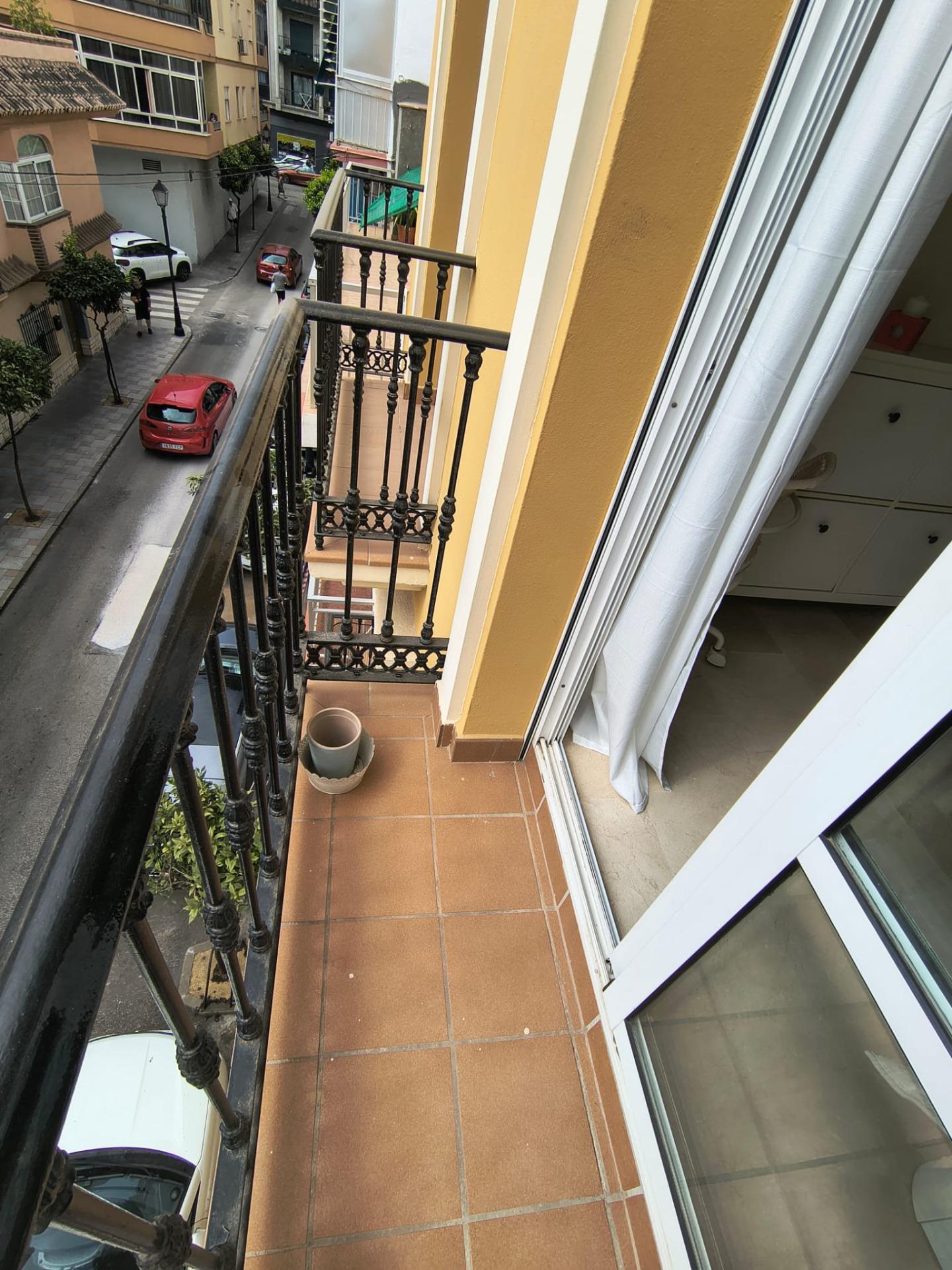 2 Bedroom Apartment in Fuengirola - Photo 5
