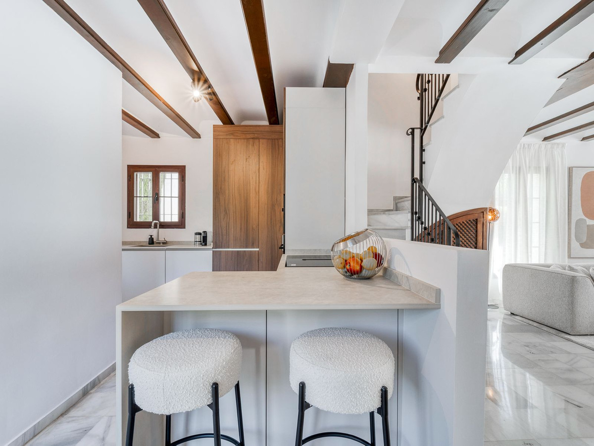 3 Bedroom Villa in Marbella - Photo 8