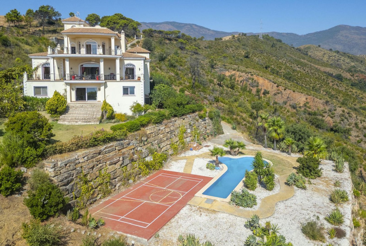 7 Bedroom Villa in Estepona