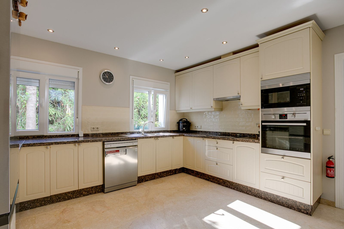 3 Bedroom Villa in Estepona - Foto 5