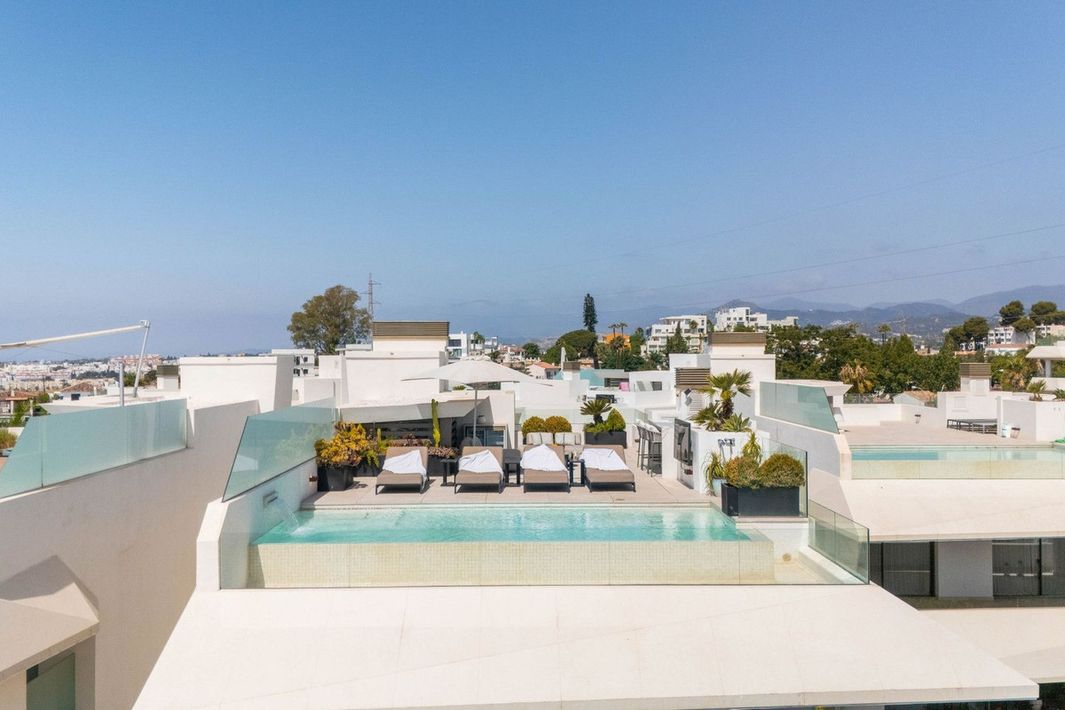 4 Bedroom Villa in Marbella - Photo 15