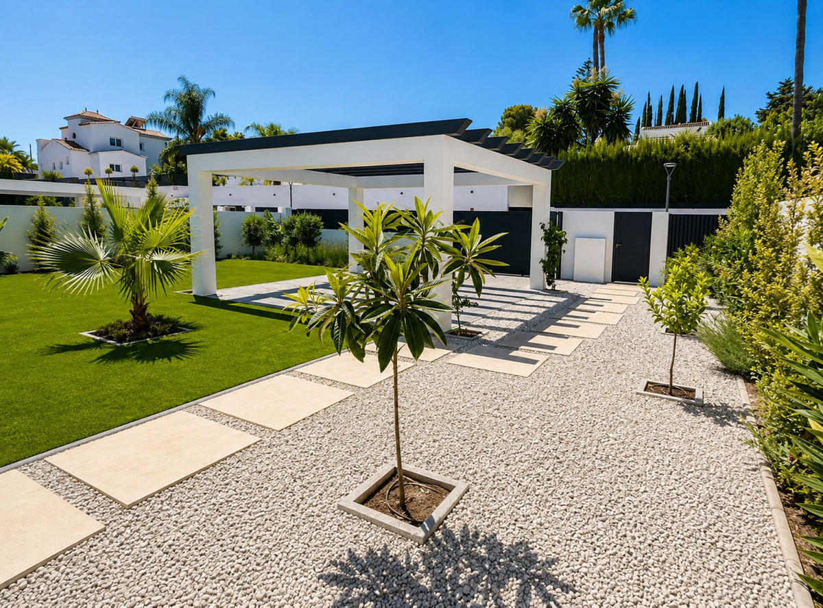5 Bedroom Villa in Estepona - Photo 9