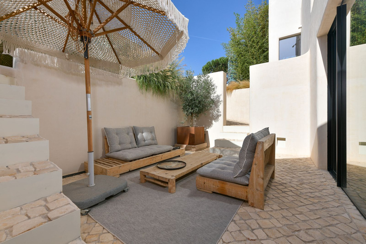 4 Bedroom Villa in Marbella - Photo 23