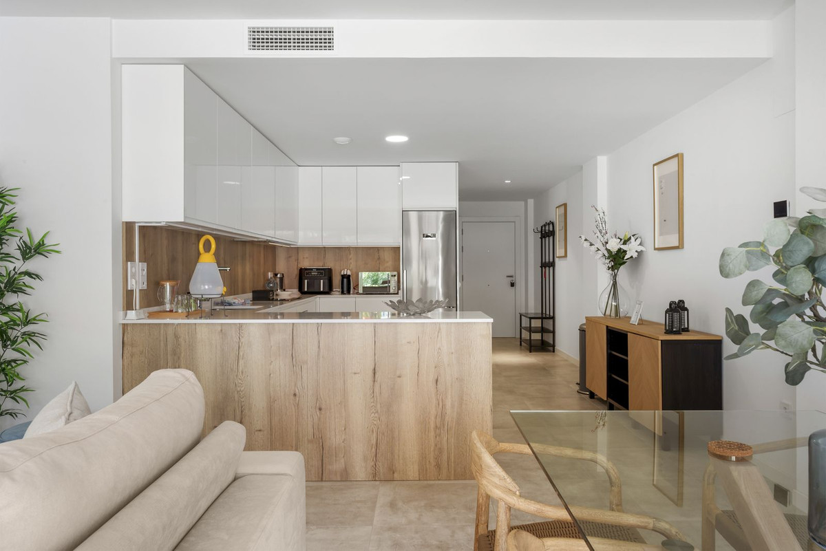 3 Bedroom Apartment in Estepona - Photo 11