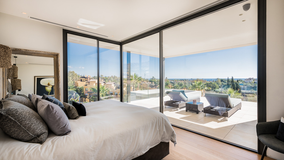 6 Bedroom Villa in Marbella - Photo 11