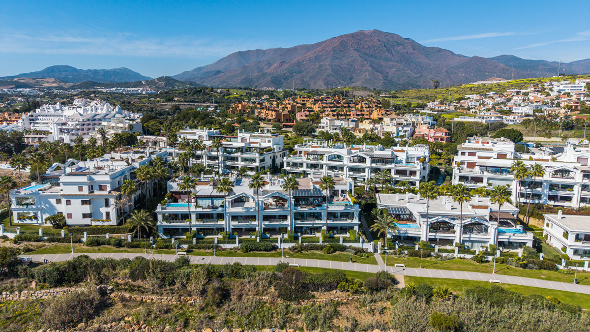 3 Bedroom Apartment in Estepona - Photo 32