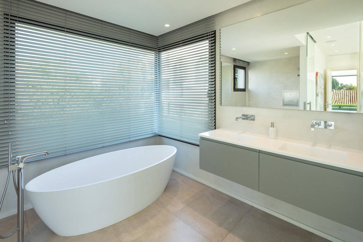 7 Bedroom Villa in Marbella - Photo 11