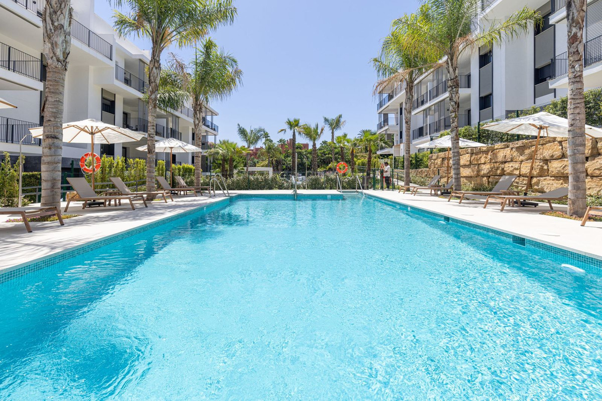 3 Bedroom Apartment in Estepona - Photo 8