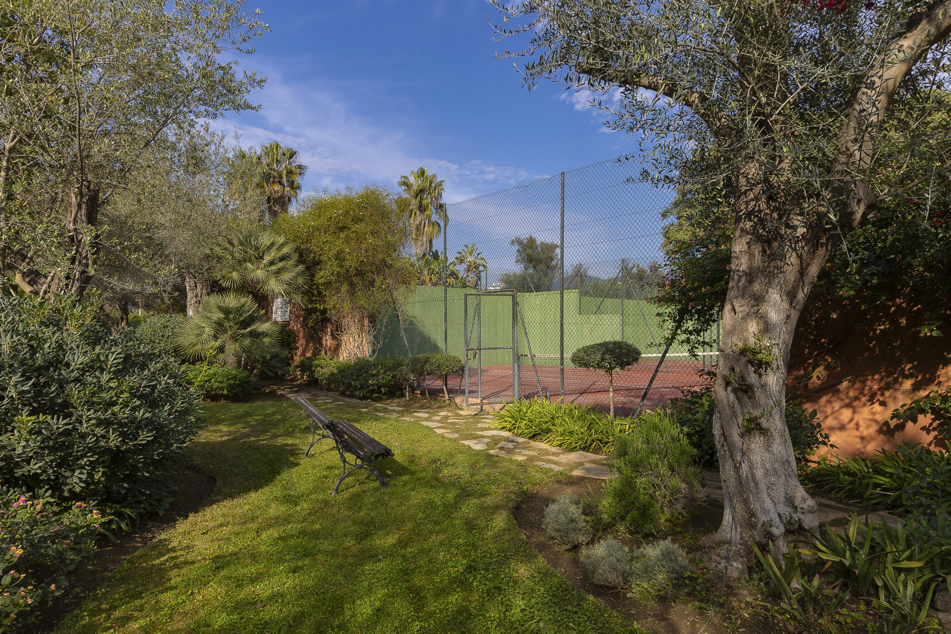 3 Bedroom Apartment in Marbella - Photo 27