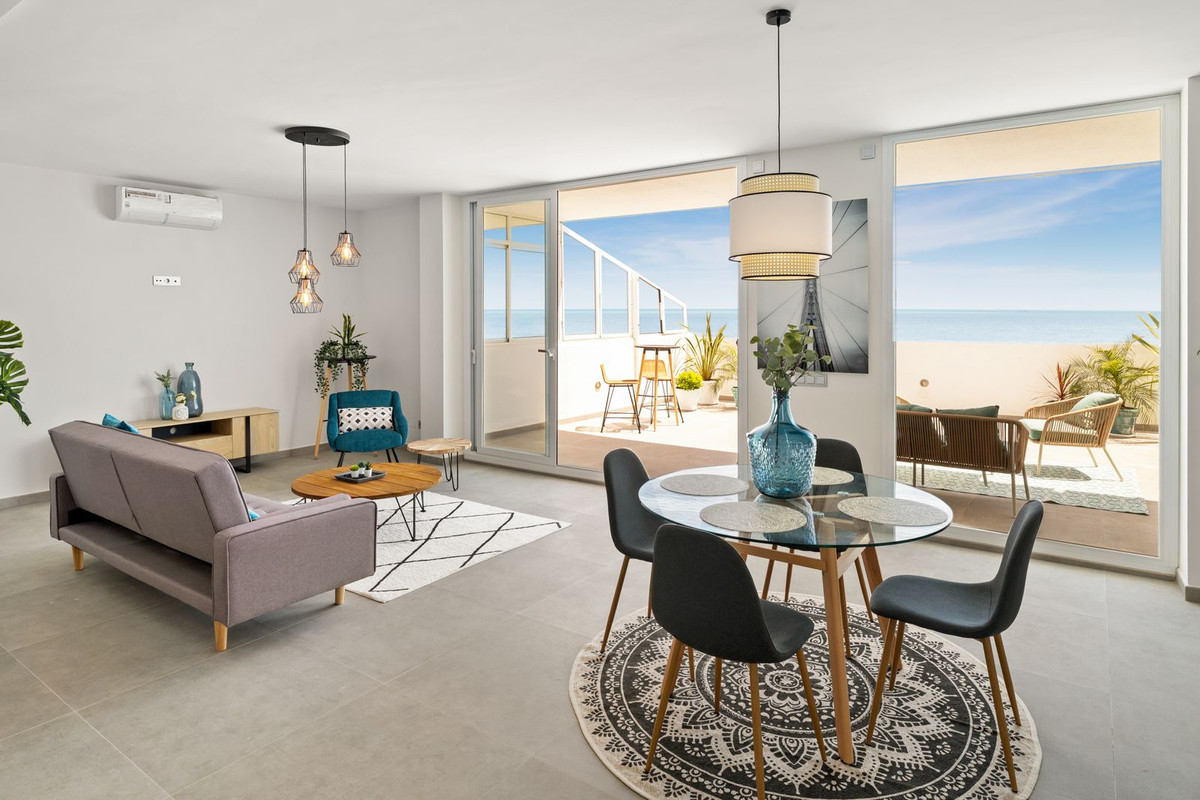 3 Bedroom Penthouse in Estepona - Photo 4