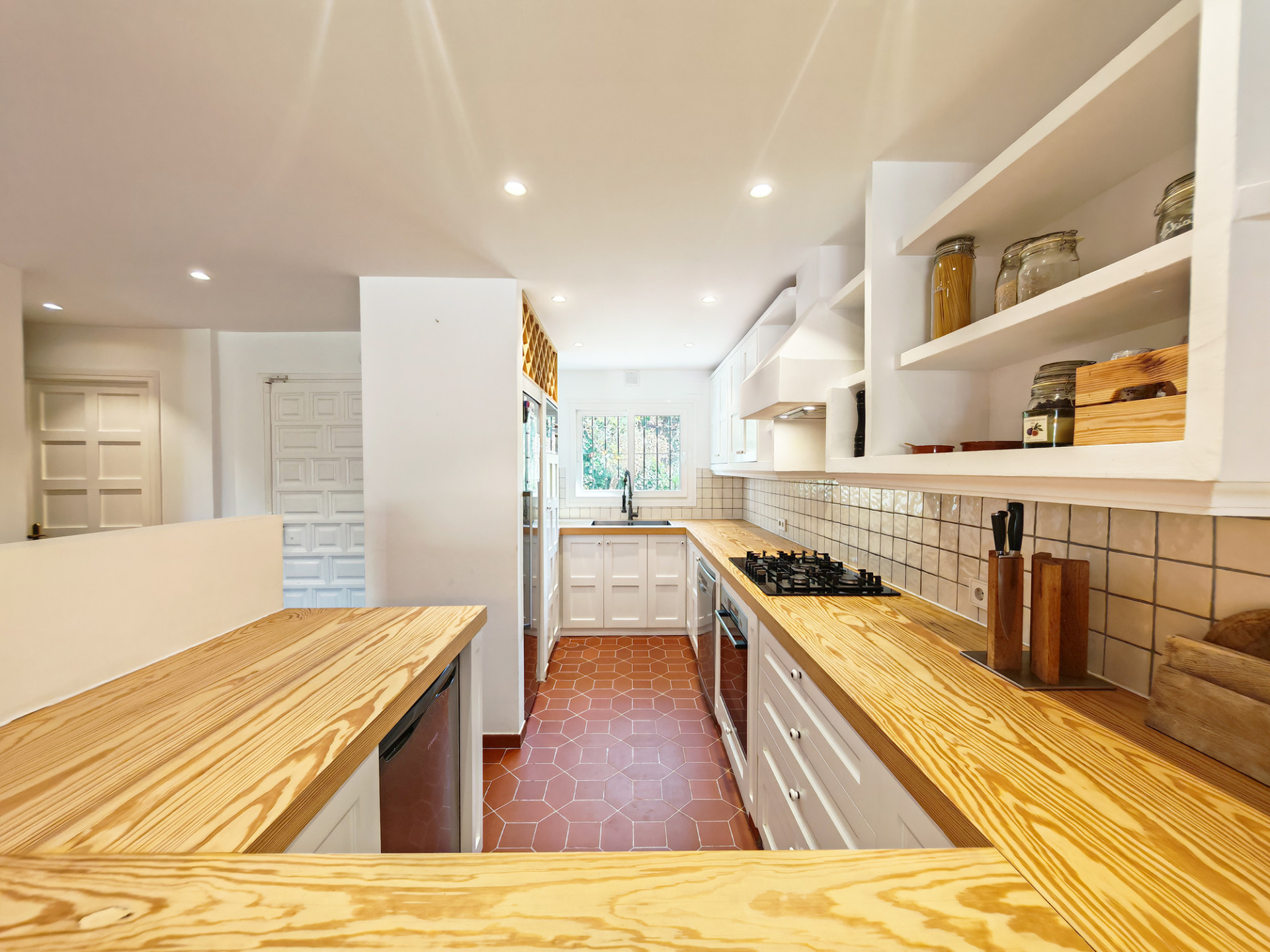 4 Bedroom Townhouse in Marbella - Photo 8