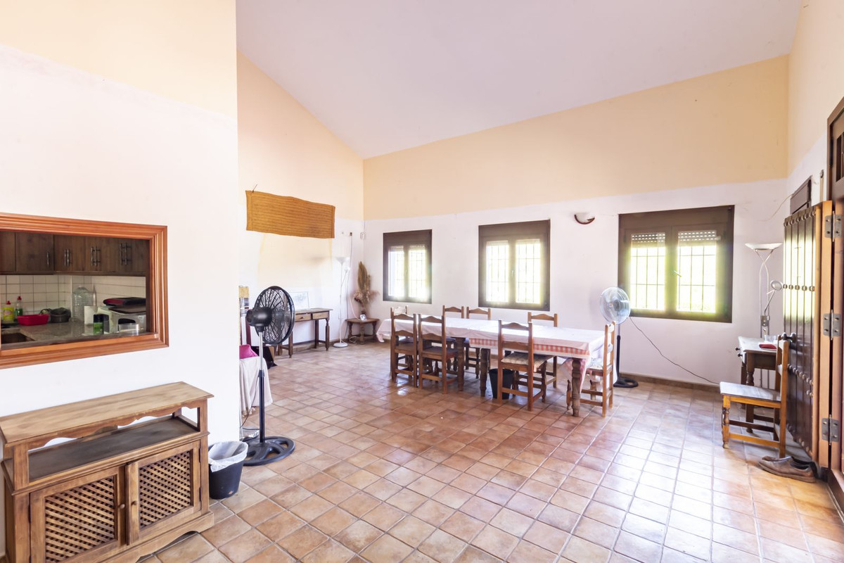 11 Bedroom Country house in Guaro - Photo 10