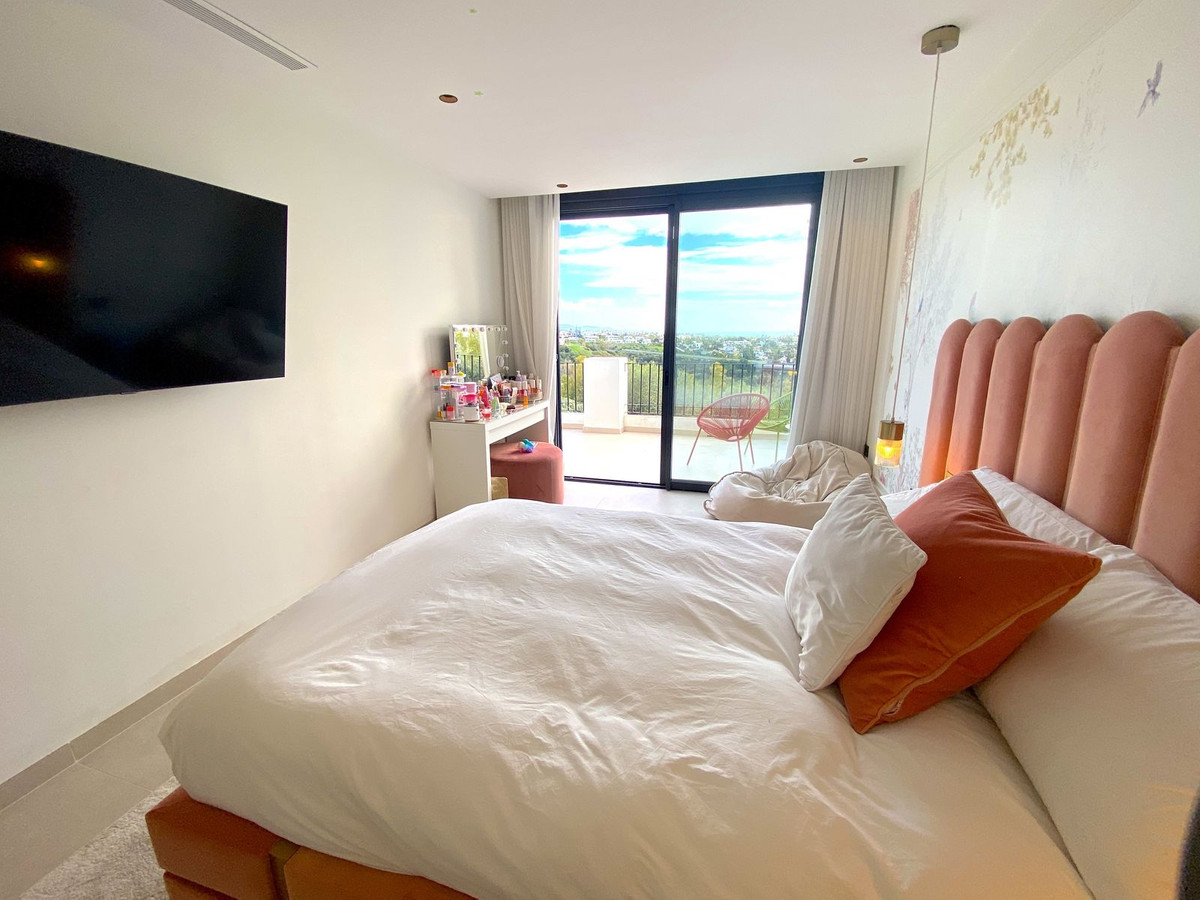 4 Bedroom Townhouse in Benahavís - Photo 36