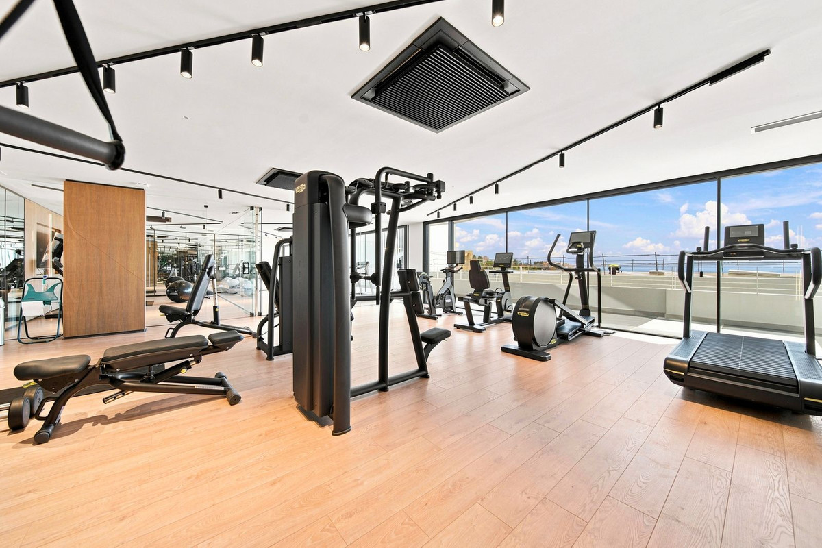 2 Bedroom Apartment in Fuengirola - Photo 25
