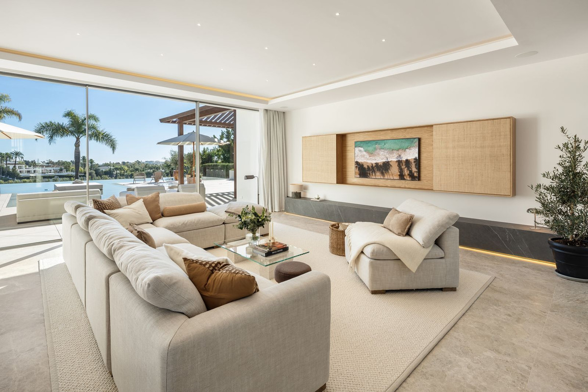 6 Bedroom Villa in Marbella - Photo 13