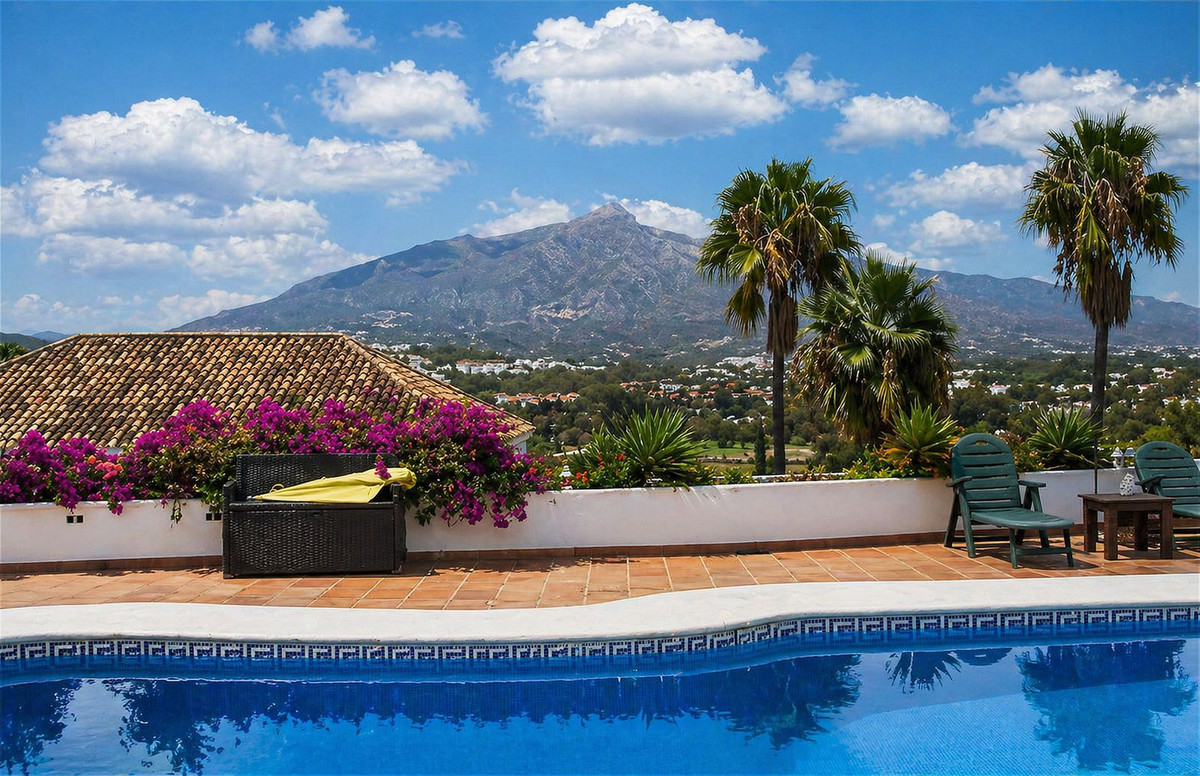 5 Bedroom Villa in Marbella - Photo 4