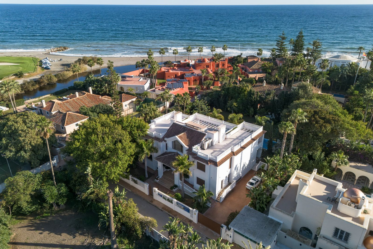 7 Bedroom Villa in San Pedro de Alcántara - Photo 32