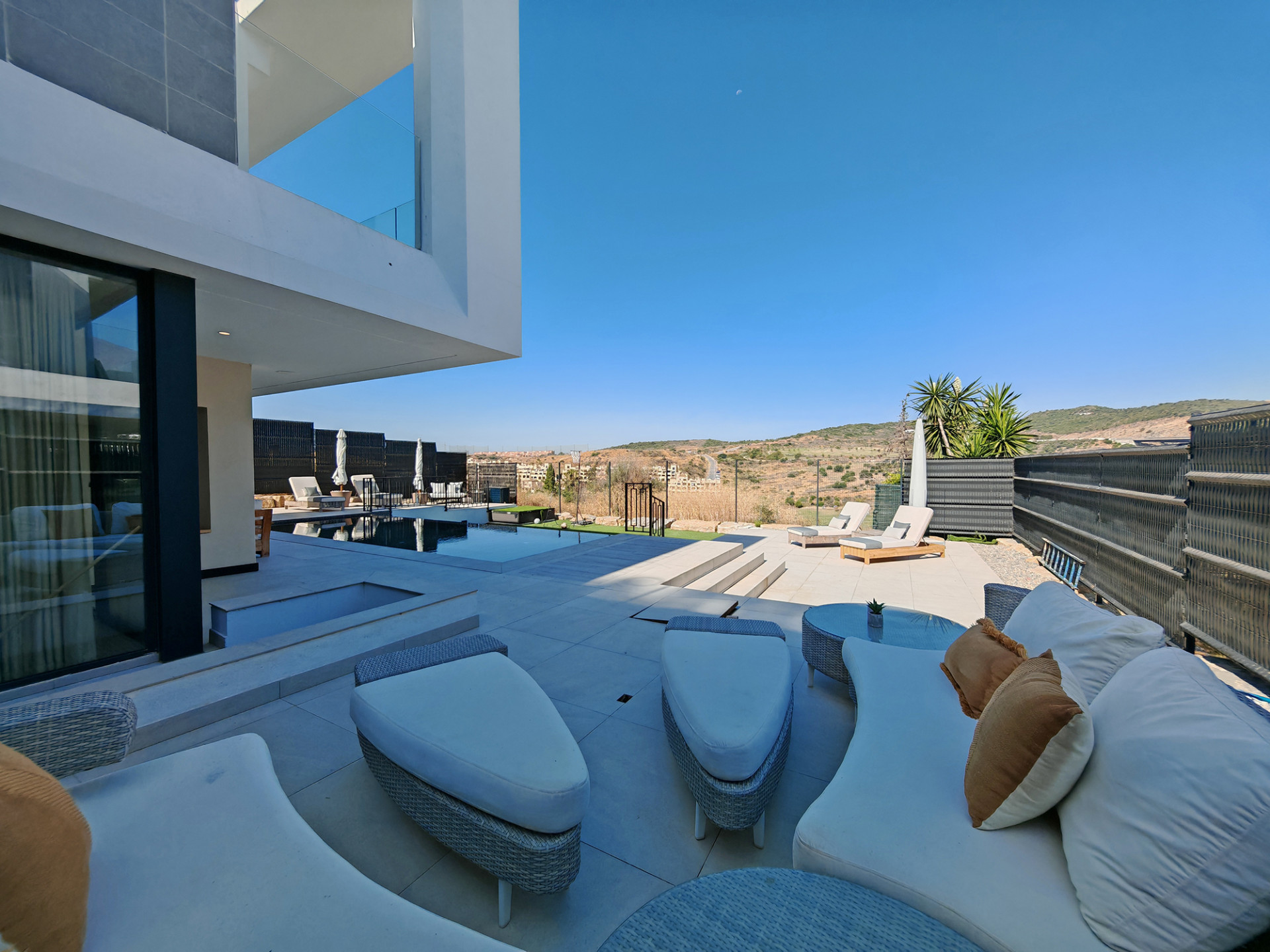 4 Bedroom Villa in Estepona - Photo 3