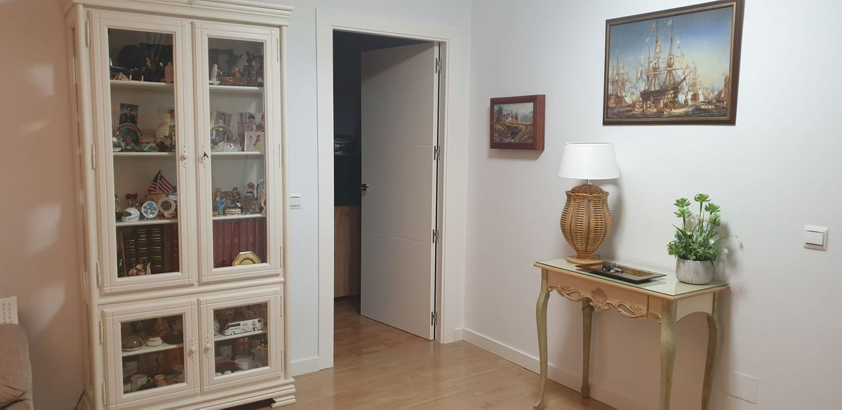 6 Bedroom Townhouse in San Pedro de Alcántara - Photo 27