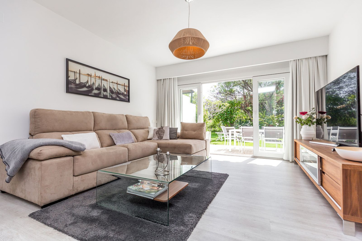 2 Bedroom Townhouse in Marbella - Photo 3