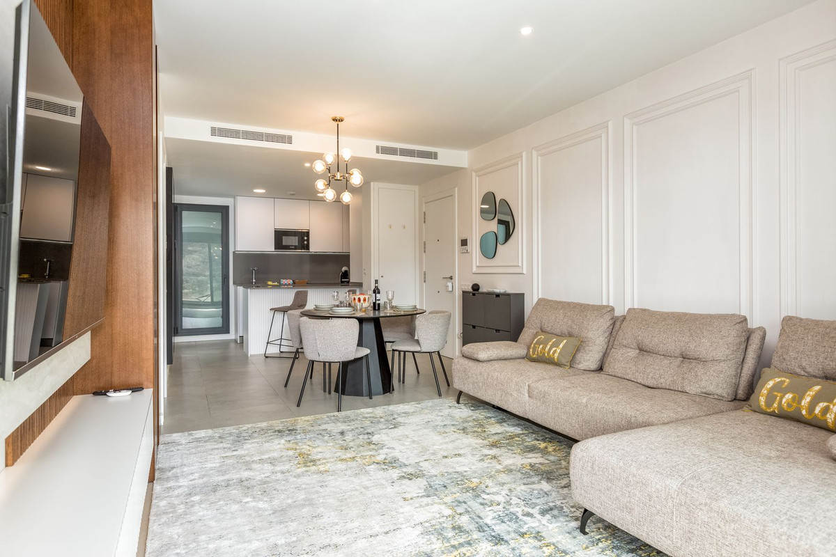 2 Bedroom Apartment in Fuengirola - Photo 7