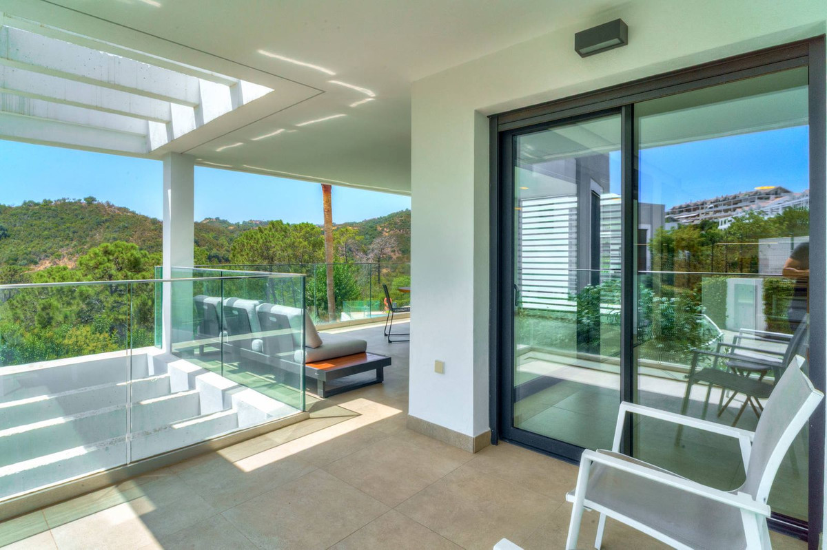 2 Bedroom Apartment in Estepona - Photo 11