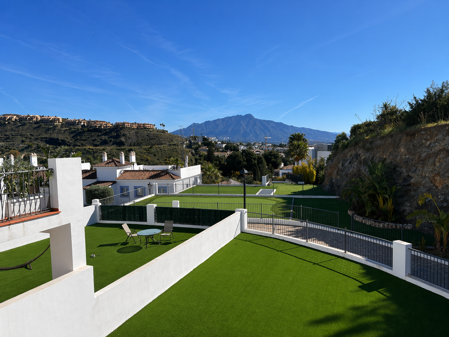 2 Bedroom Penthouse in Benahavís - Photo 19