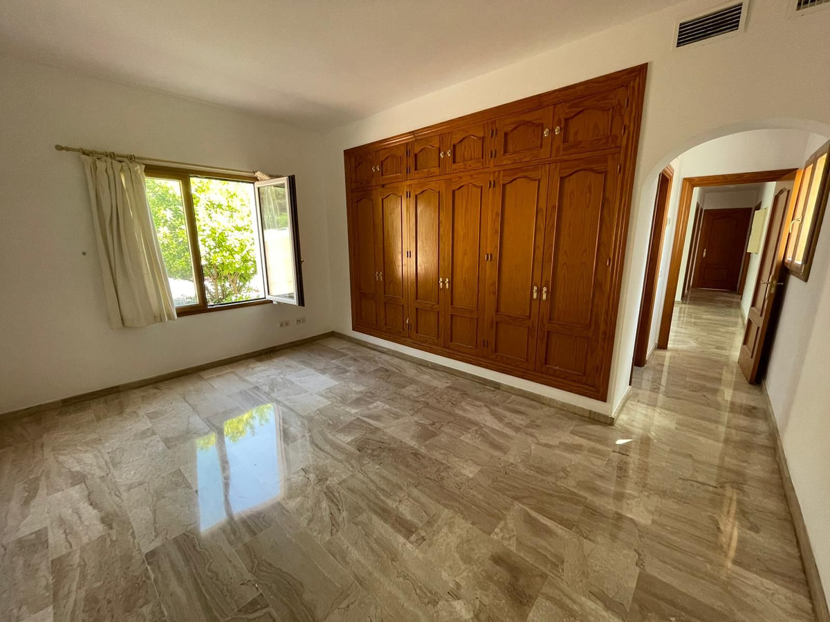 5 Bedroom Villa in Mijas - Photo 36