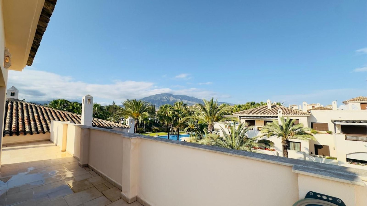 3 Bedroom Apartment in Marbella - Photo 18