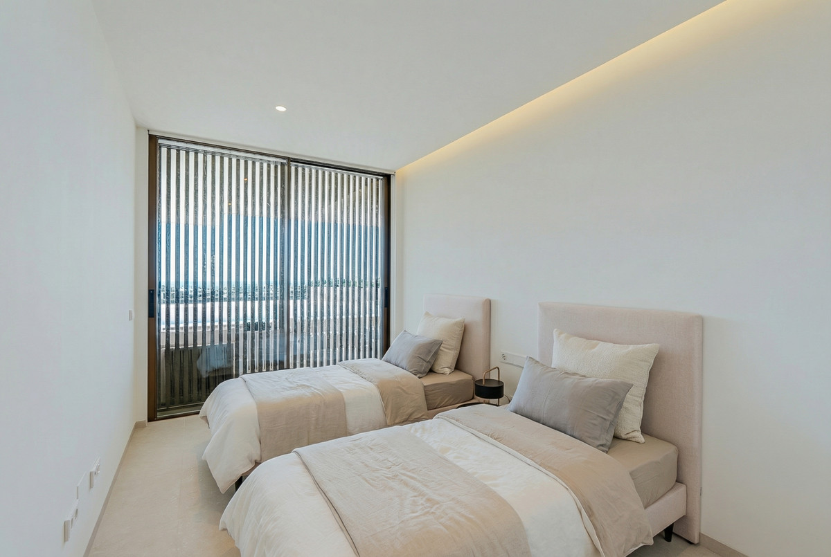 4 Bedroom Apartment in Benahavís - Photo 15