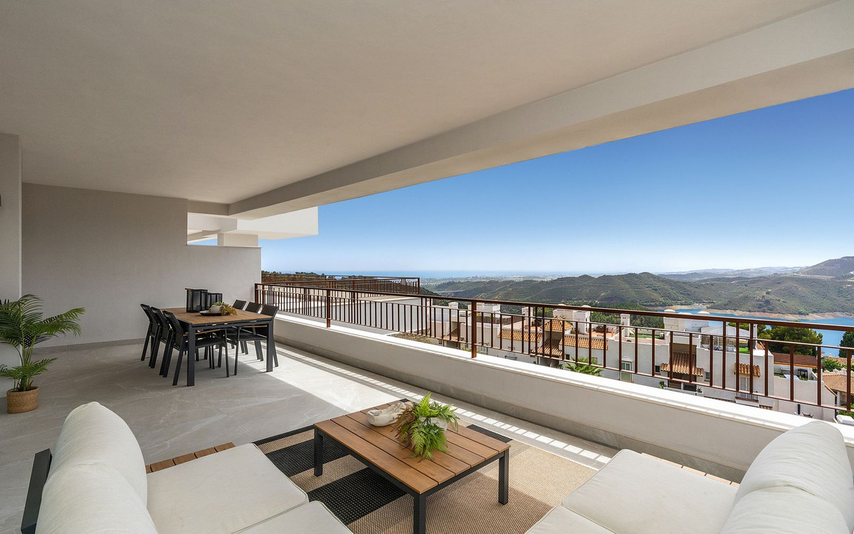 3 Bedroom Penthouse in Istán
