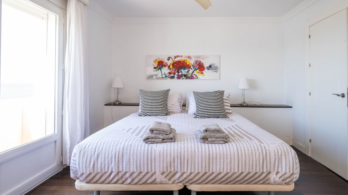 5 Bedroom Villa in Estepona - Photo 11