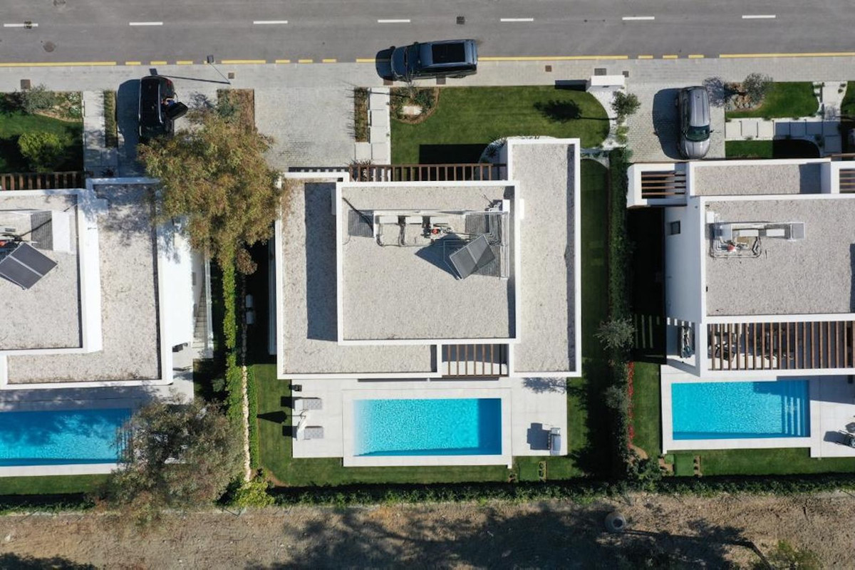 4 Bedroom Villa in Estepona - Photo 21