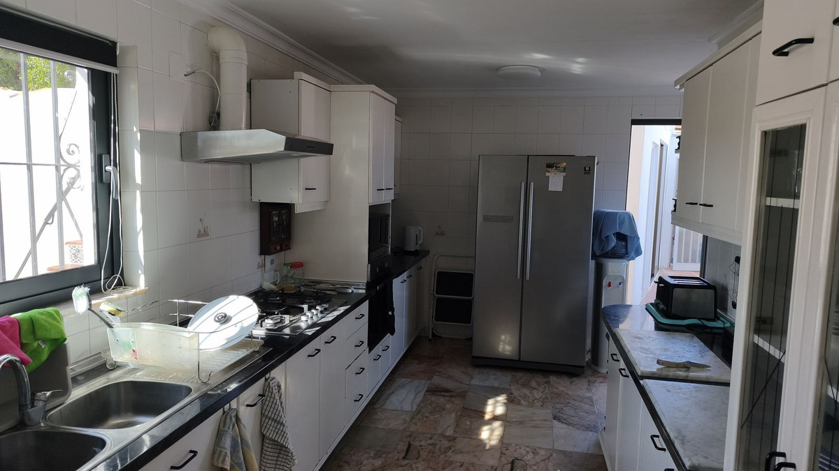 6 Bedroom Villa in Mijas - Photo 22