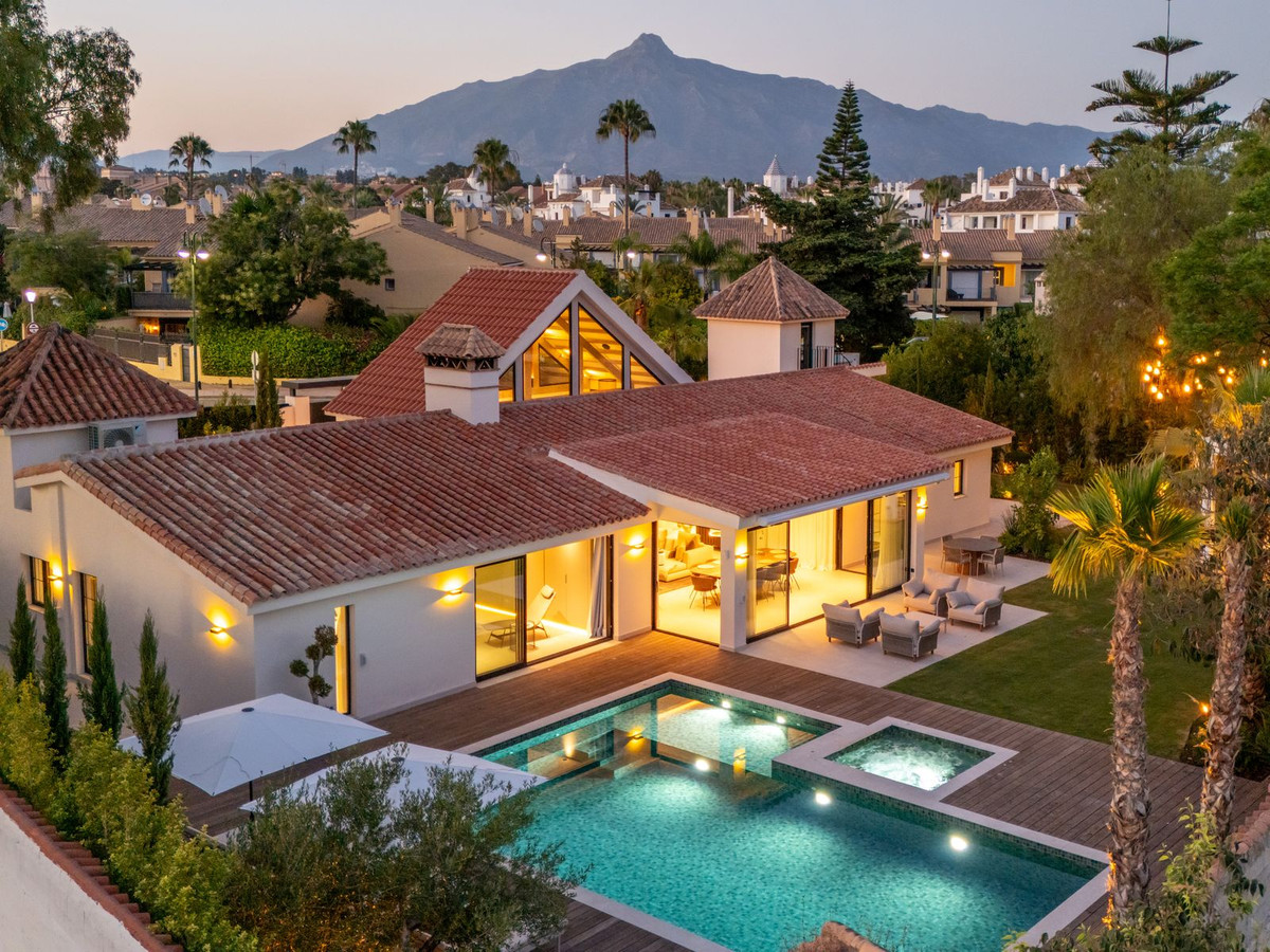 5 Bedroom Villa in Marbella - Photo 51
