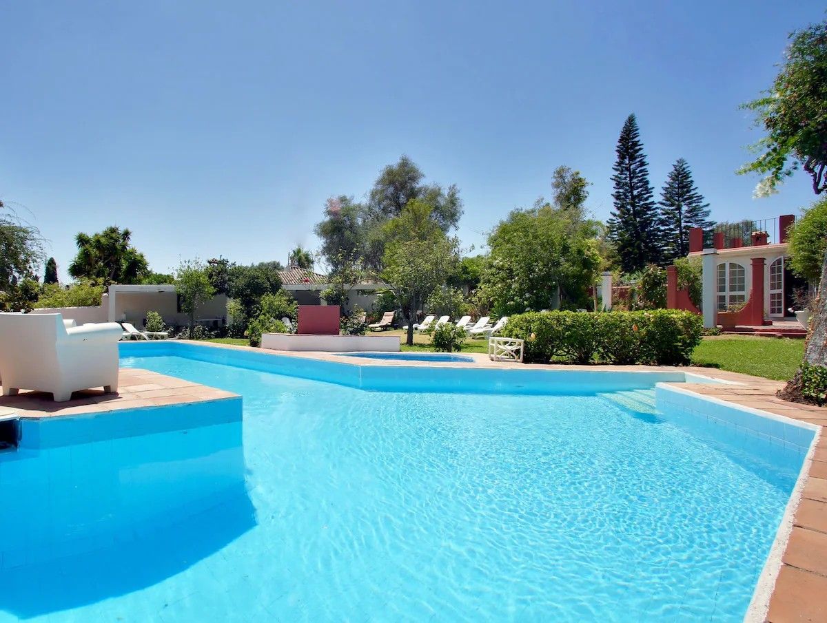 6 Bedroom Villa in Marbella - Photo 3