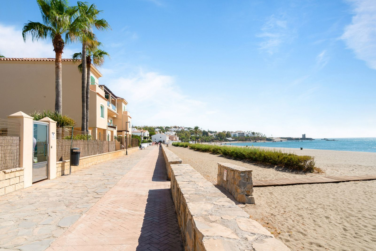 3 Bedroom Penthouse in Casares - Photo 25