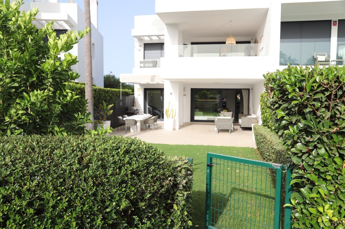 3 Bedroom Apartment in Estepona - Photo 6