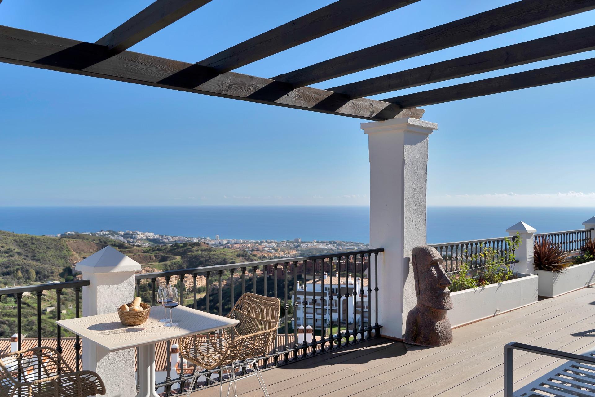 Penthouse in Calahonda — photo 1