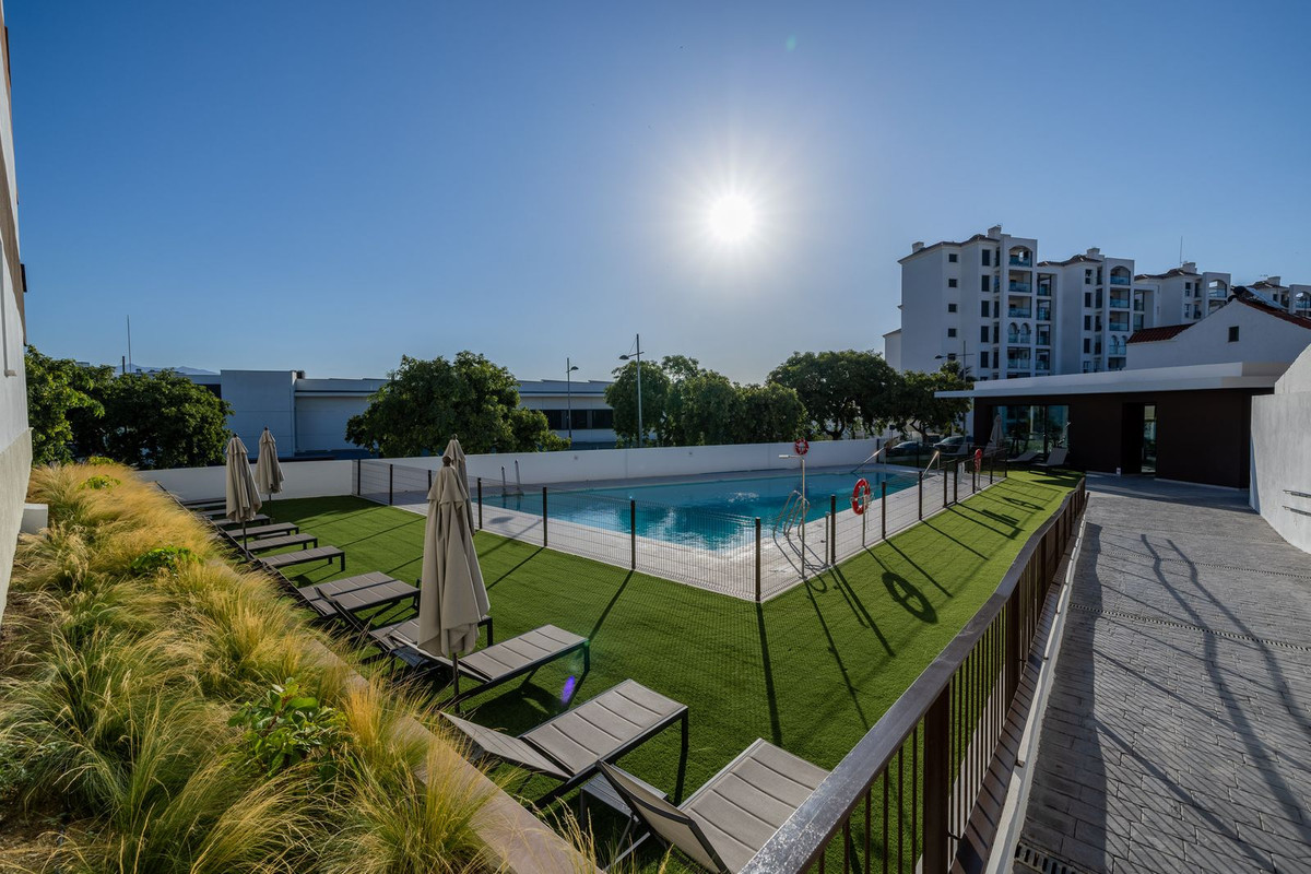 2 Bedroom Apartment in Estepona - Photo 24