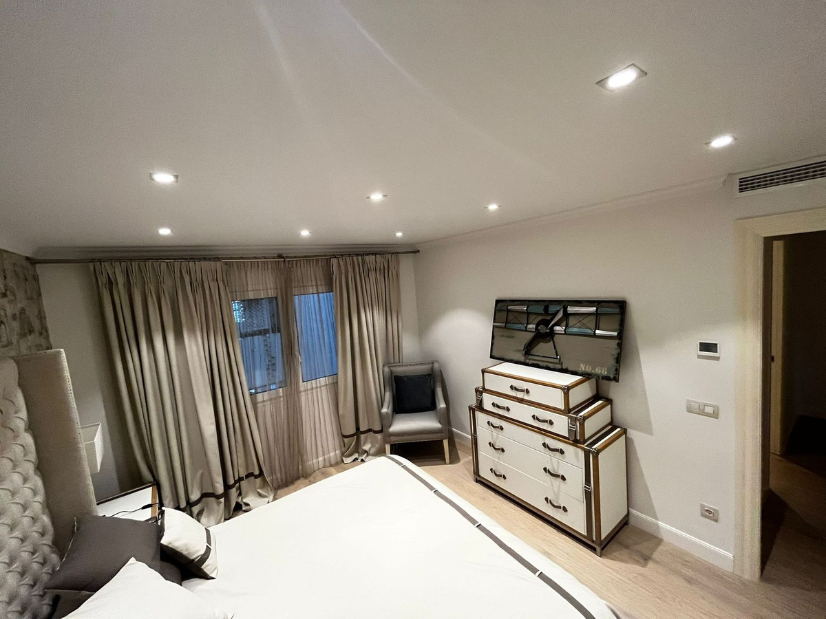 5 Bedroom Apartment in Marbella - Photo 11