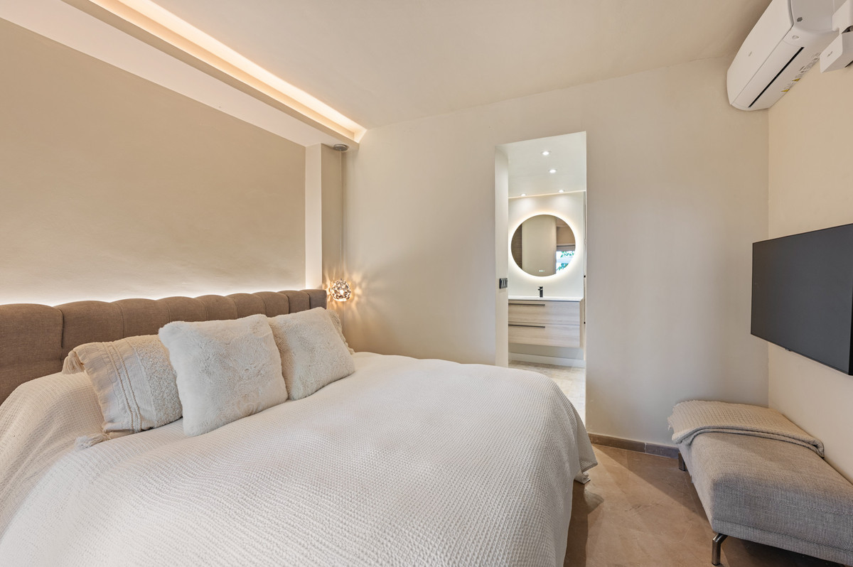 3 Bedroom Apartment in Marbella - Photo 8