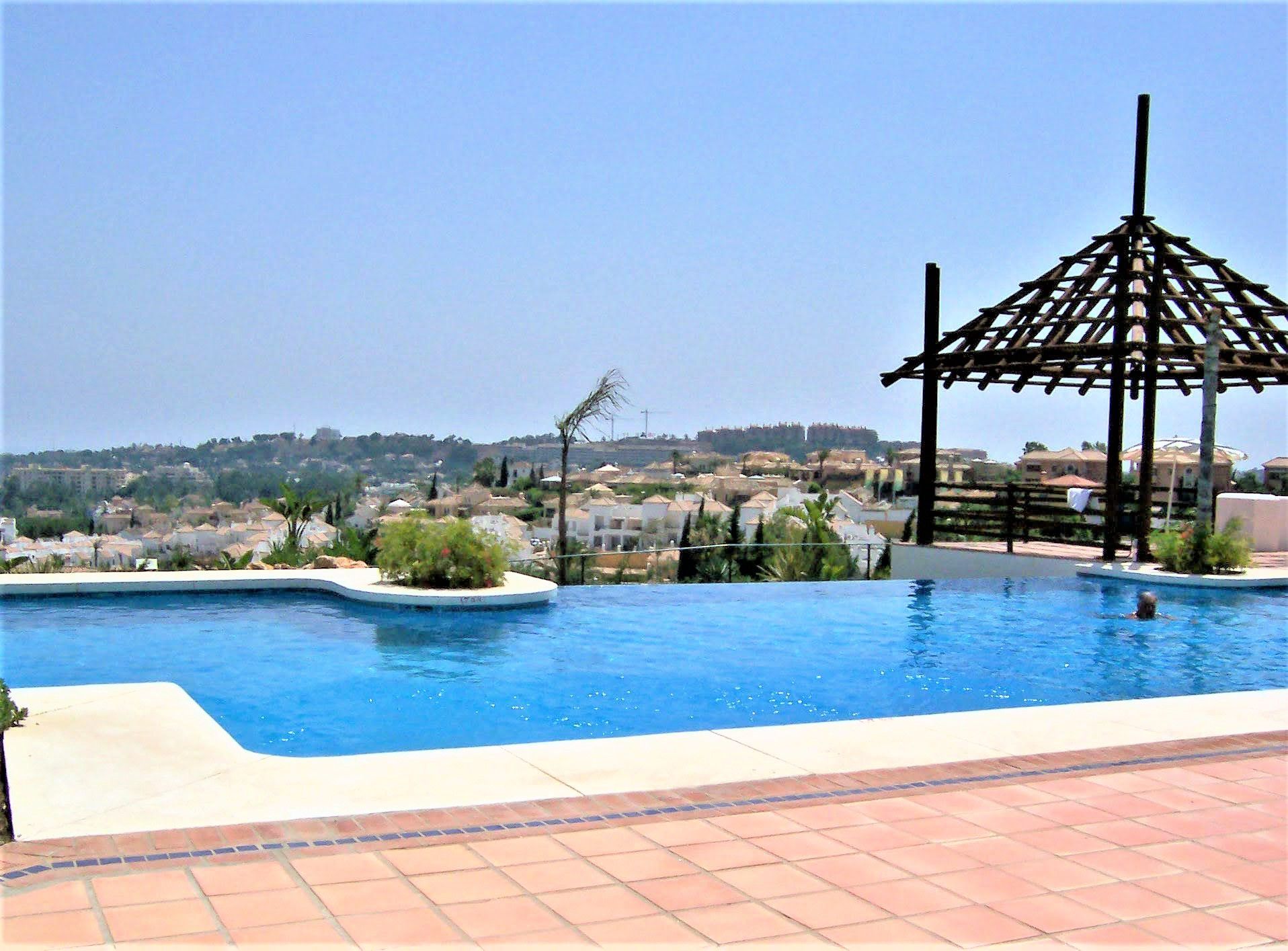 2 Bedroom Apartment in Marbella - Photo 3