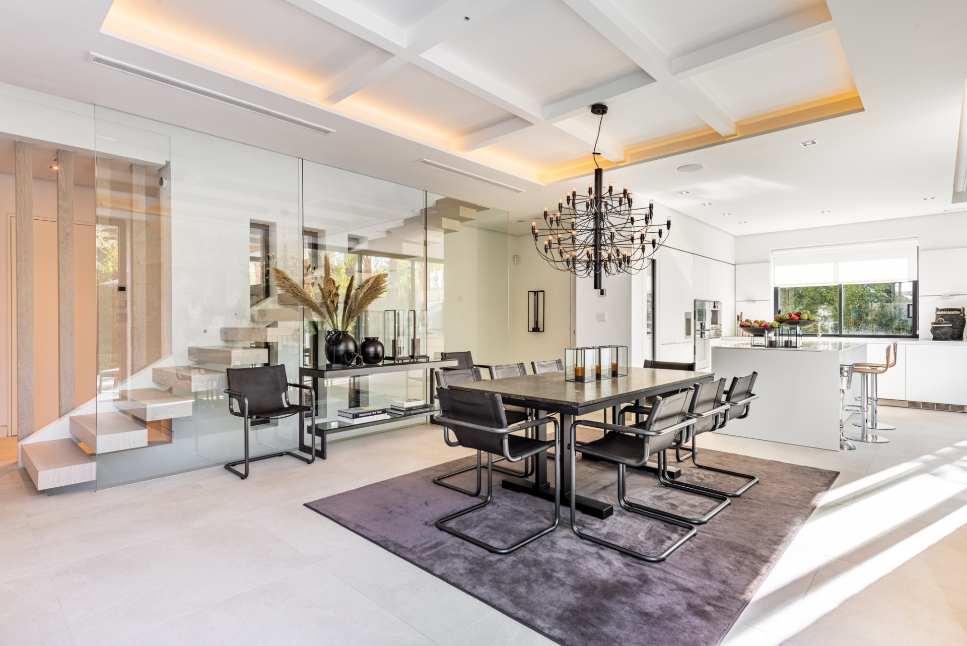 5 Bedroom Villa in Marbella - Photo 3