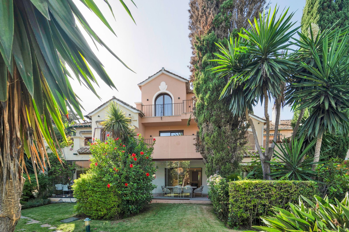 4 Bedroom Townhouse in Estepona
