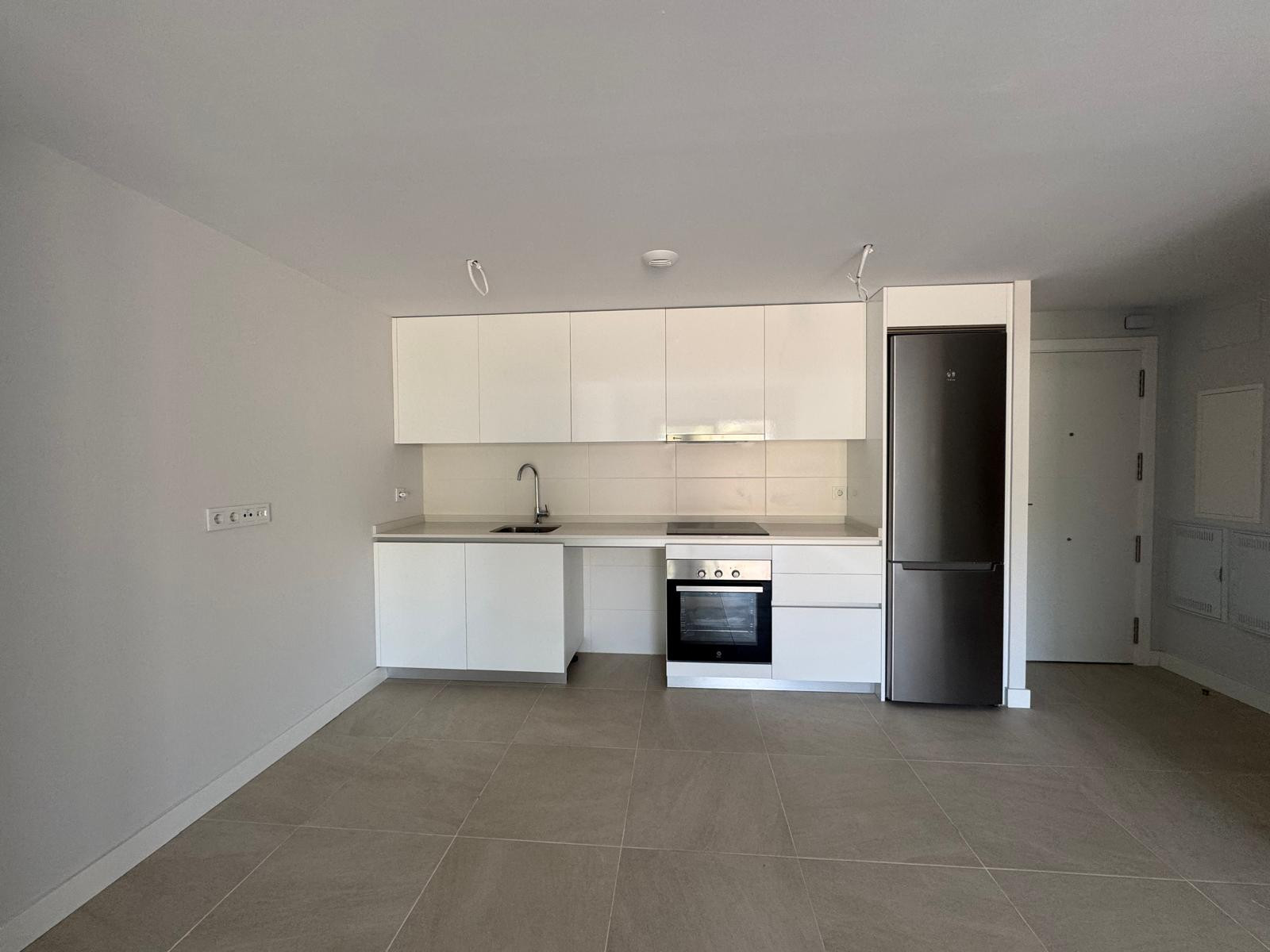 2 Bedroom Apartment in Estepona - Photo 6