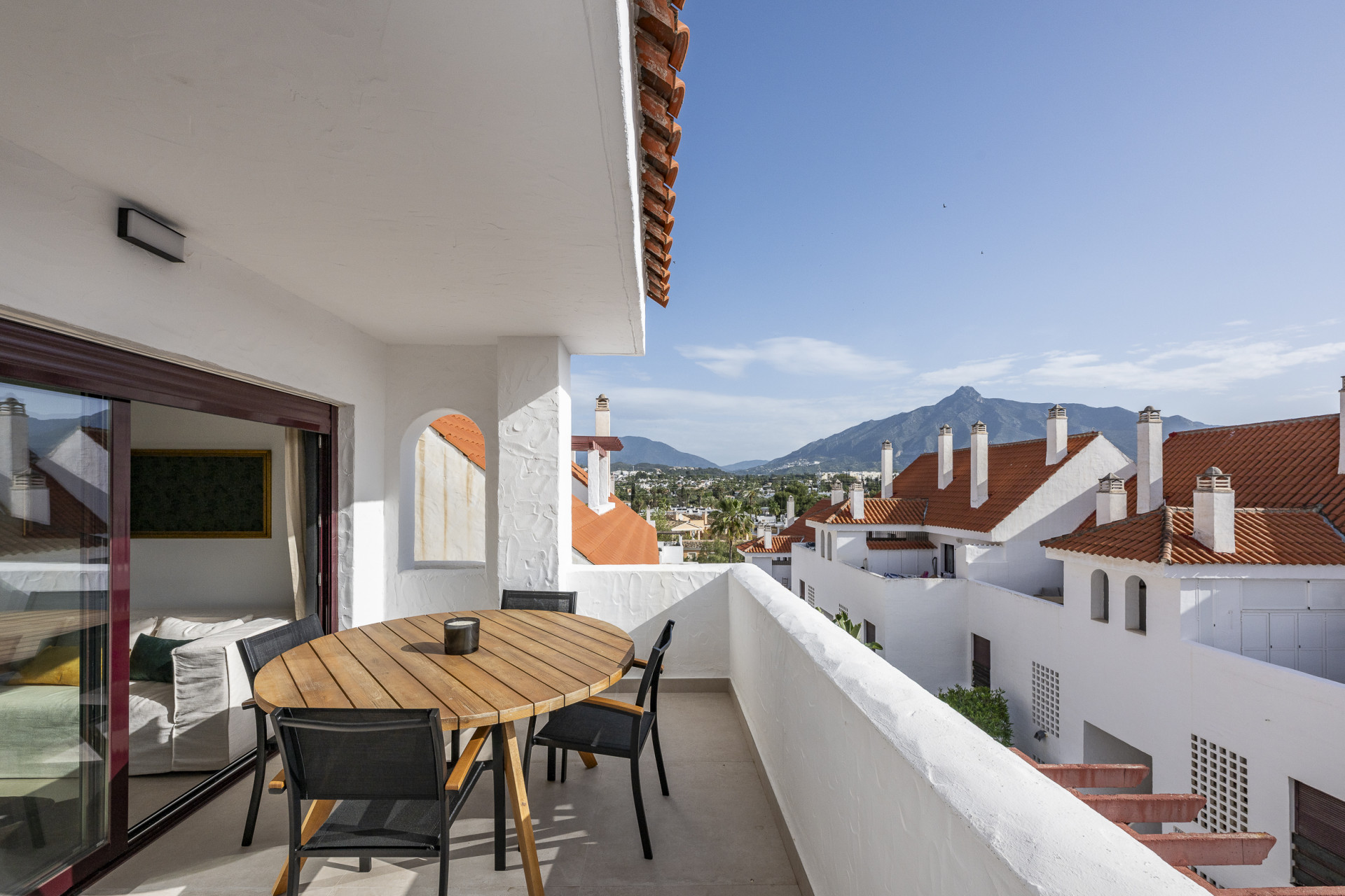 3 Bedroom Apartment in Marbella - Photo 2