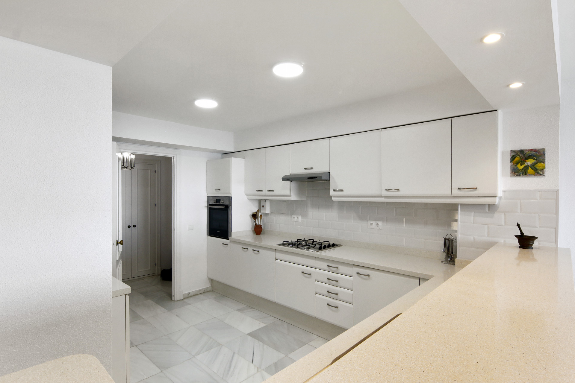 2 Bedroom Apartment in Estepona - Photo 9