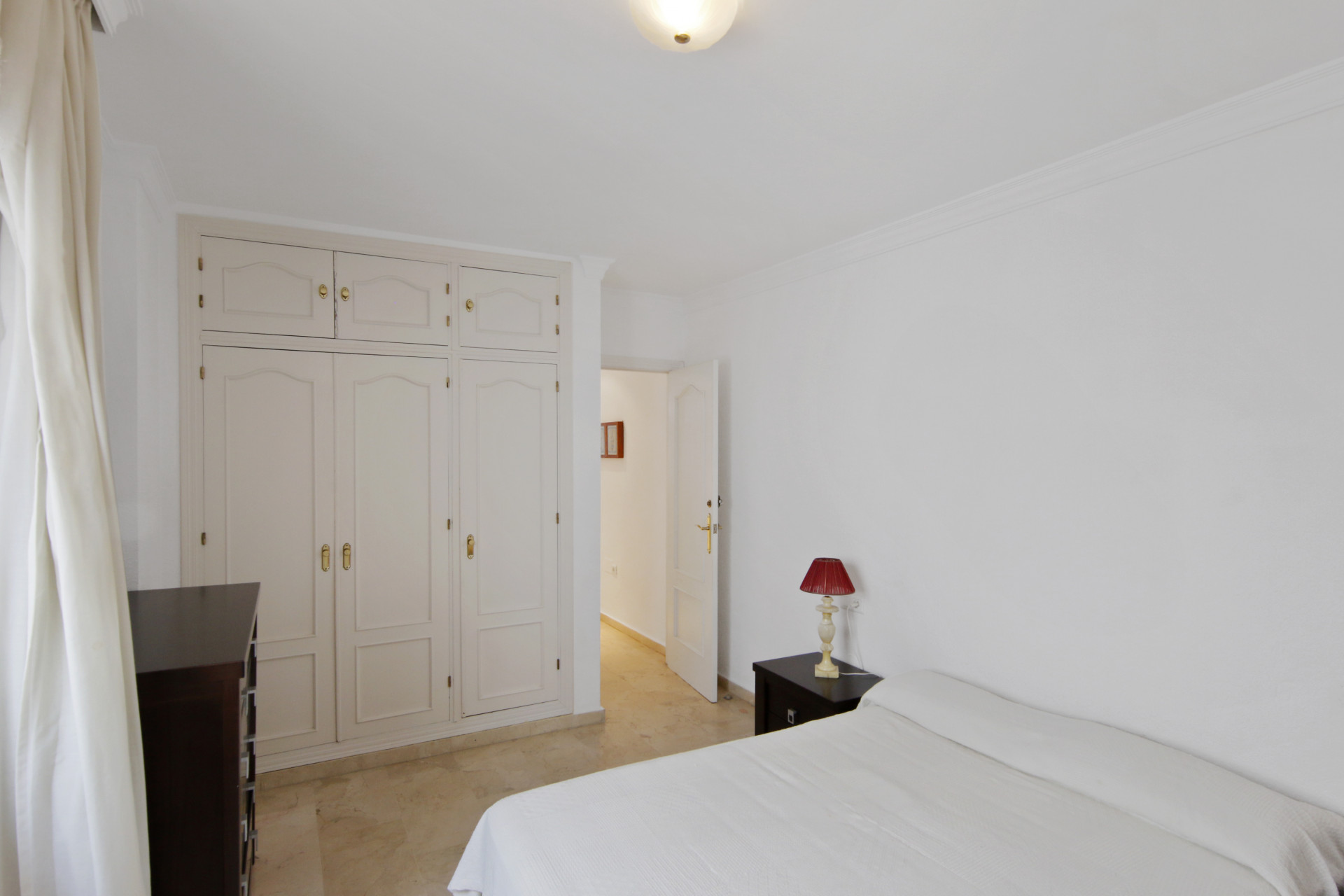 2 Bedroom Apartment in Estepona - Photo 5
